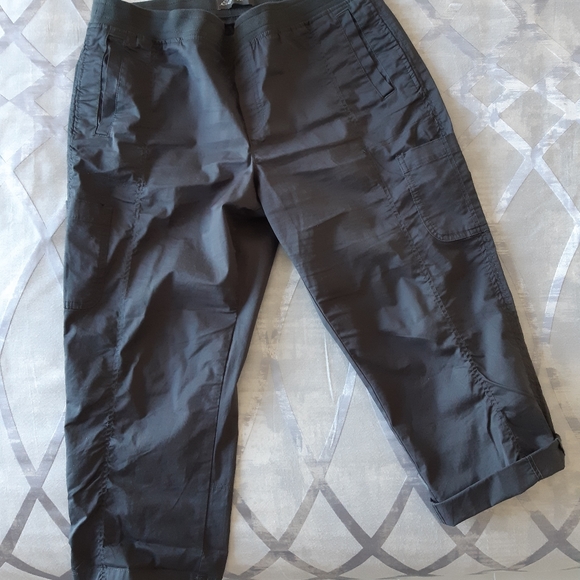 Eddie Bauer Pants - Eddie Bauer cargo crop pant